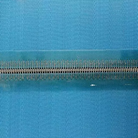 Cartone ondulato in poliestere, trasportatore di carta, desolforazione, armatura a tela, tessuto antistatico, pressa a spirale per animali domestici, rete soffiata a fusione, filtro di disidratazione dei fanghi, nastro in rete metallica